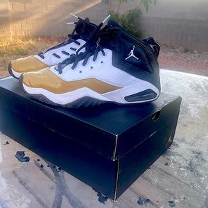 Brand - Jordan Size - 8.5 Used - 5-15 times  Damage - Box